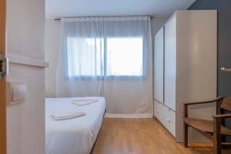 דירות ברצלונה Bright And Modern Duplex With Terrace In Eixample District P2 מראה חיצוני תמונה