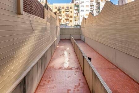 דירות ברצלונה Bright And Modern Duplex With Terrace In Eixample District P2 מראה חיצוני תמונה