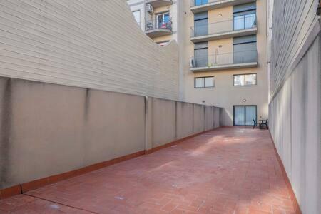 דירות ברצלונה Bright And Modern Duplex With Terrace In Eixample District P2 מראה חיצוני תמונה