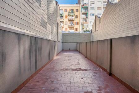 דירות ברצלונה Bright And Modern Duplex With Terrace In Eixample District P2 מראה חיצוני תמונה