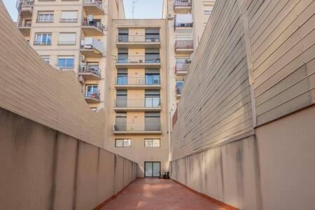 דירות ברצלונה Bright And Modern Duplex With Terrace In Eixample District P2 מראה חיצוני תמונה