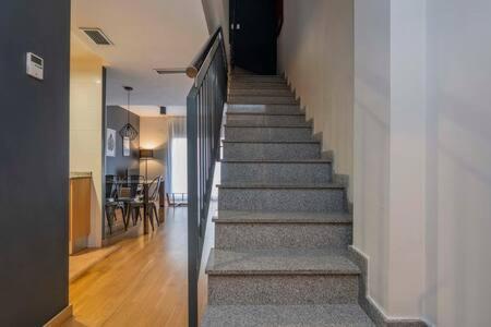 דירות ברצלונה Bright And Modern Duplex With Terrace In Eixample District P2 מראה חיצוני תמונה