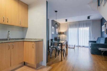 דירות ברצלונה Bright And Modern Duplex With Terrace In Eixample District P2 מראה חיצוני תמונה